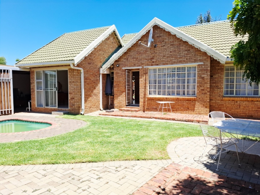 3 Bedroom Property for Sale in Langenhovenpark Free State